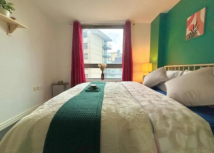 Luxury Apartment In The Heart Of Birmingham City!